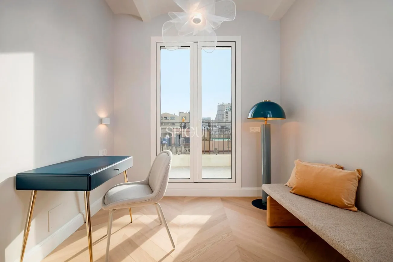 Ático dúplex con terraza en venta en Eixample Dret