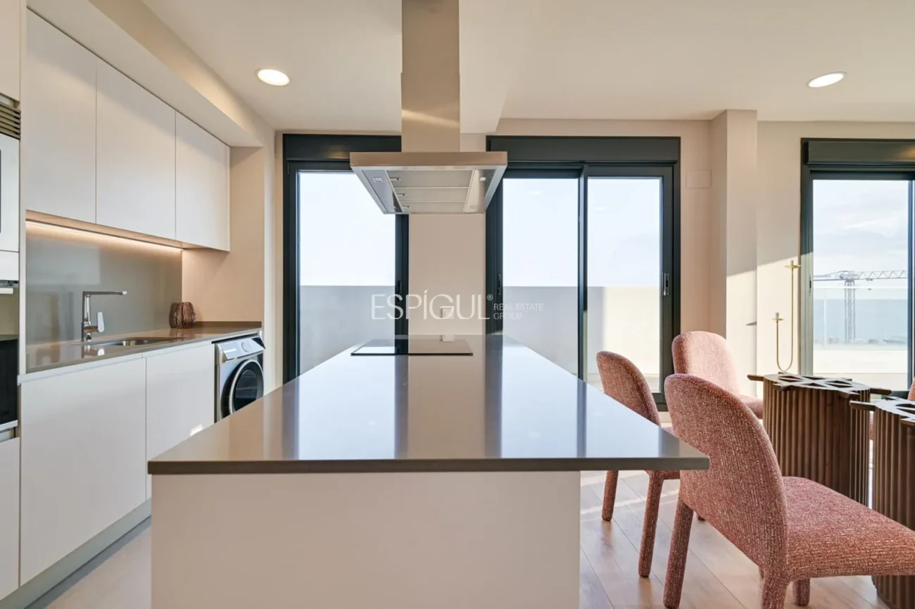 Attique en duplex de construction neuve à Montgat, à 100 m de la mer