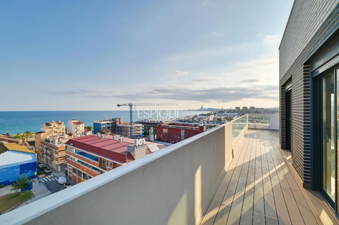 Attique en duplex de construction neuve à Montgat, à 100 m de la mer