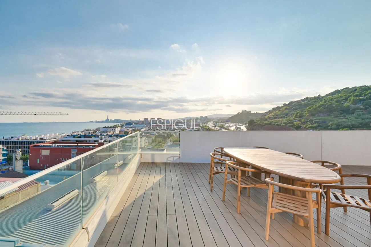 Attique en duplex de construction neuve à Montgat, à 100 m de la mer