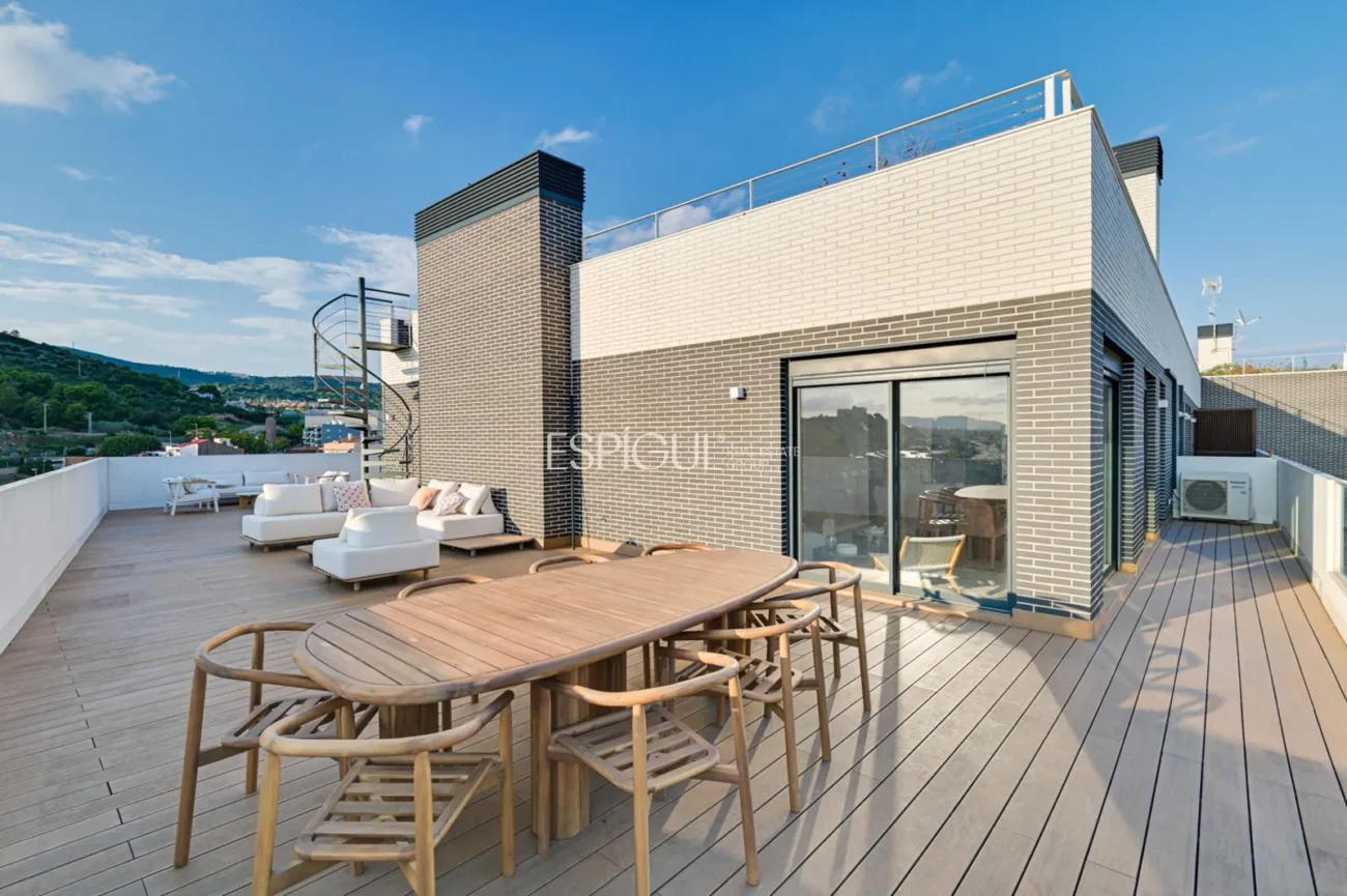 Attique en duplex de construction neuve à Montgat, à 100 m de la mer