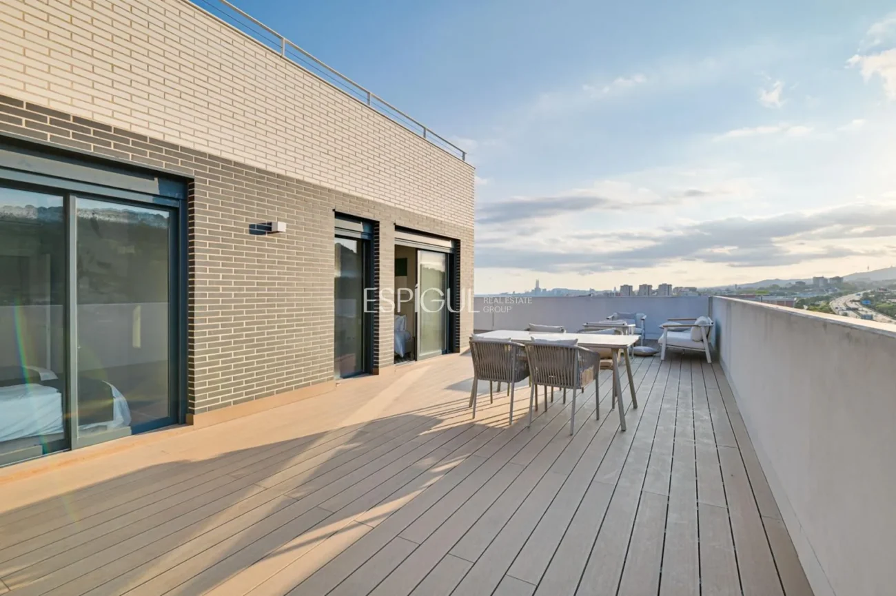 Attique en duplex de construction neuve à Montgat, à 100 m de la mer