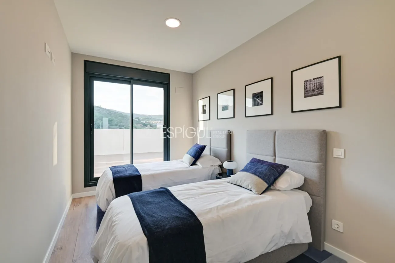 Attique en duplex de construction neuve à Montgat, à 100 m de la mer