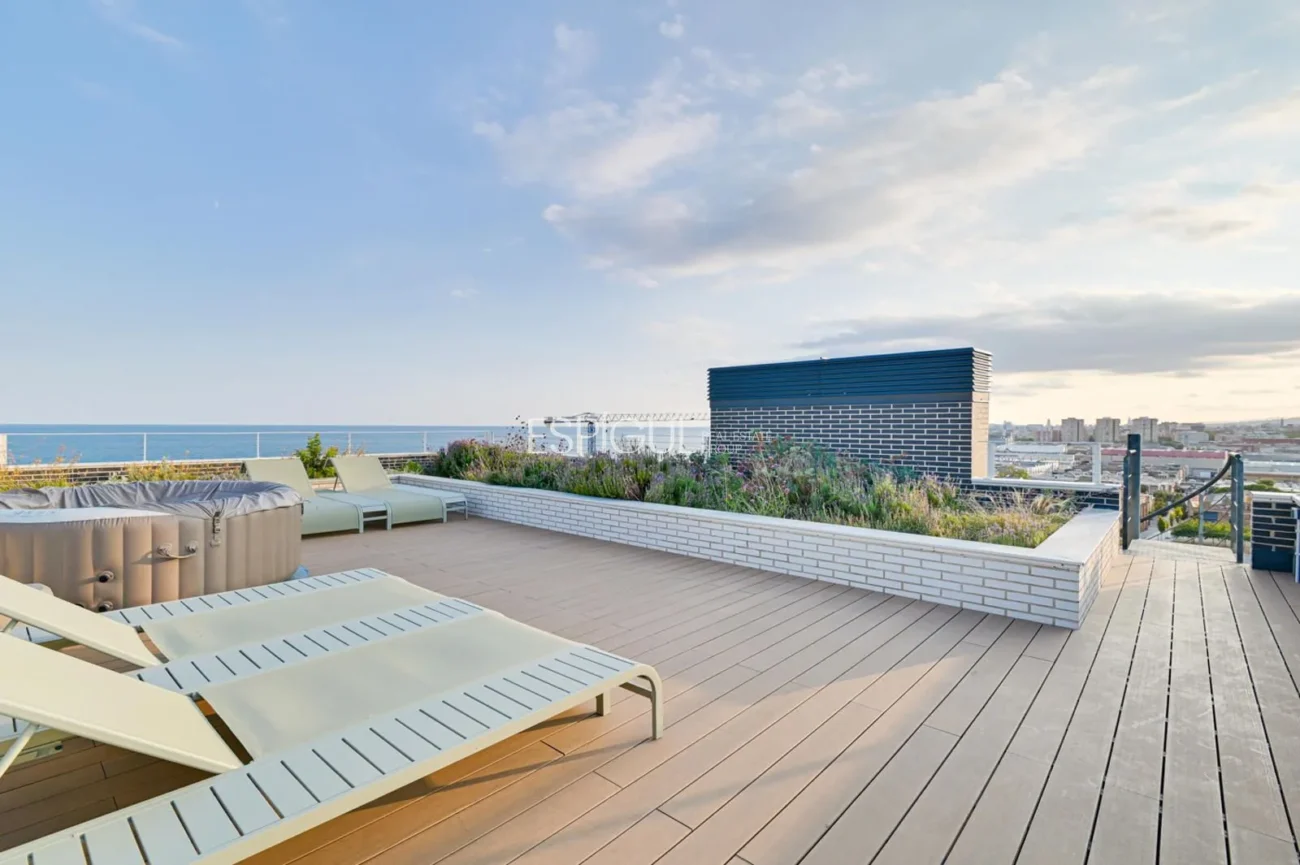 Attique en duplex de construction neuve à Montgat, à 100 m de la mer