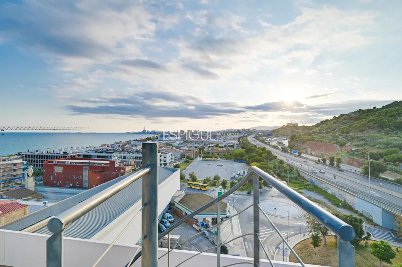Àtic dúplex d’obra nova a Montgat a 100 m del mar