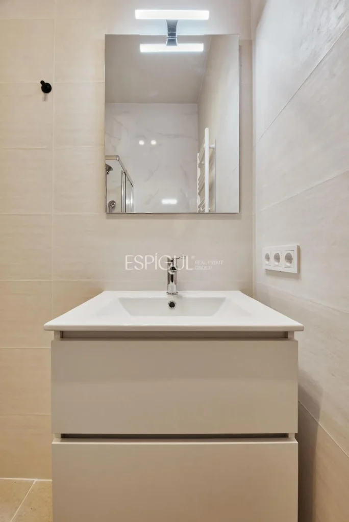 Ground Floor Apartment in Calle Juan Bravo, Salamanca District