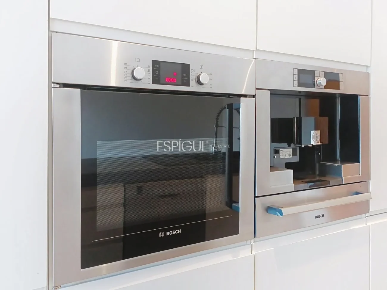 Casa adosada en alquiler en Alella con terraza, vistas al mar y piscina comunitaria