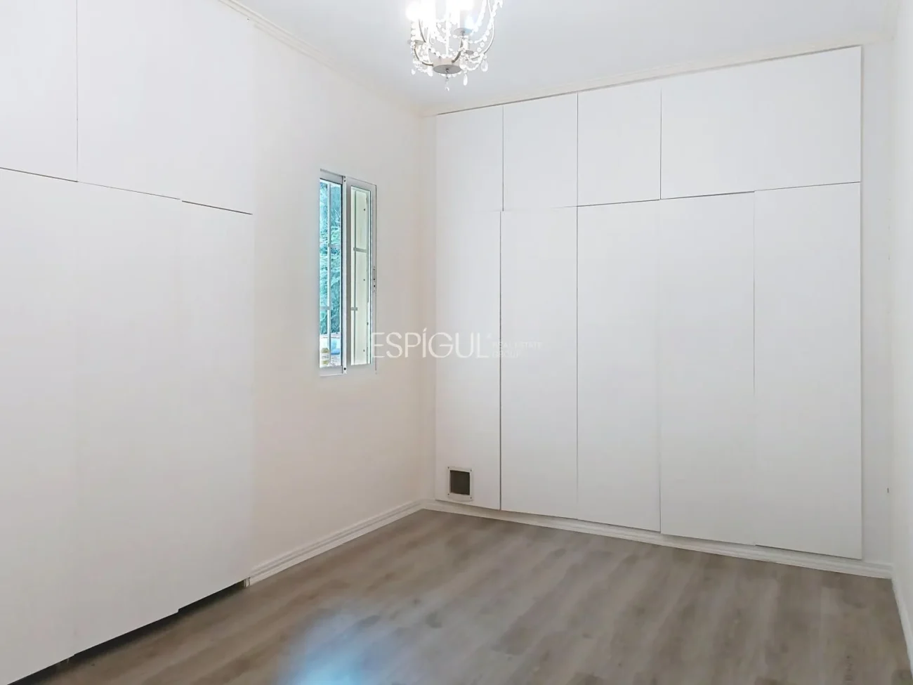 Casa adosada en alquiler en Alella con terraza, vistas al mar y piscina comunitaria