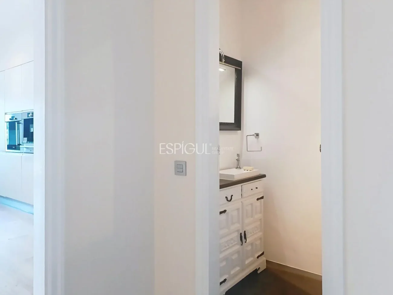 Casa adosada en alquiler en Alella con terraza, vistas al mar y piscina comunitaria