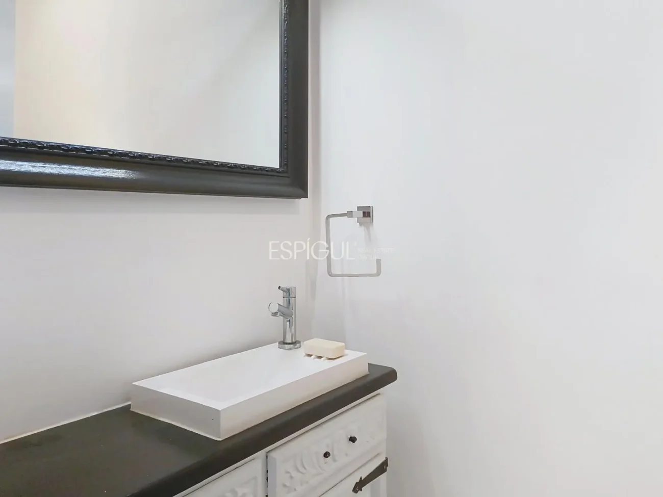 Casa adosada en alquiler en Alella con terraza, vistas al mar y piscina comunitaria