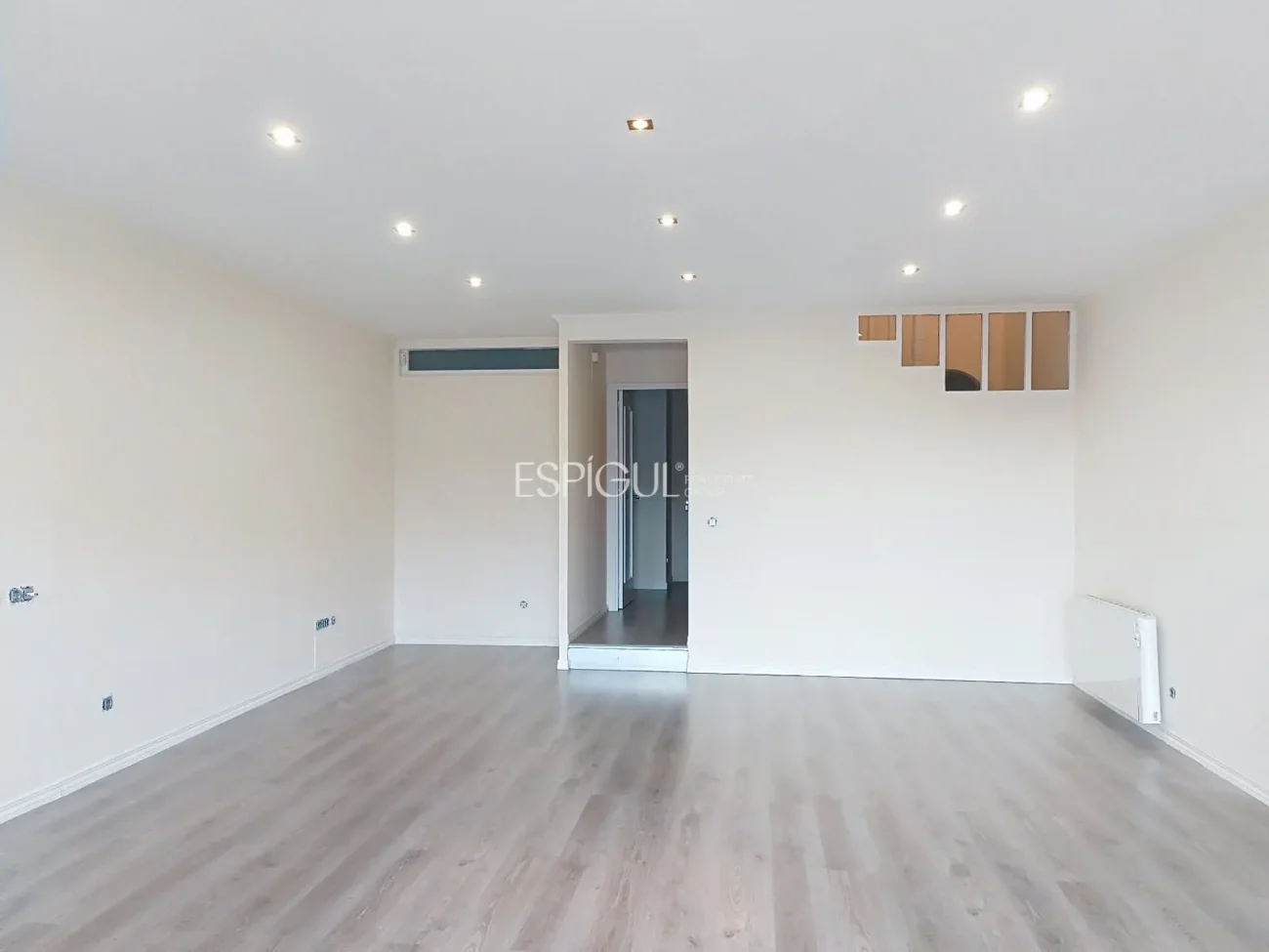 Casa adosada en alquiler en Alella con terraza, vistas al mar y piscina comunitaria