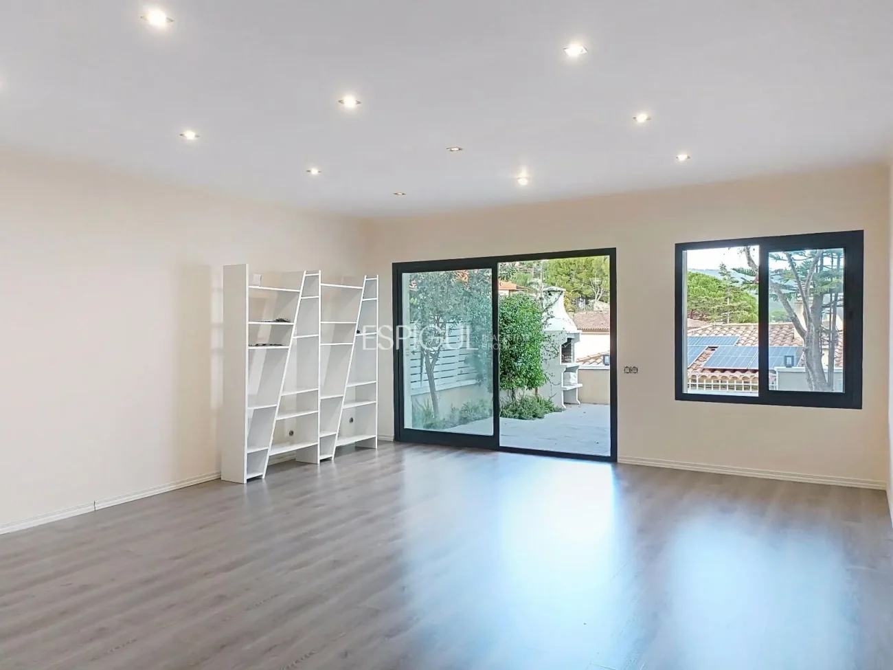Casa adosada en alquiler en Alella con terraza, vistas al mar y piscina comunitaria