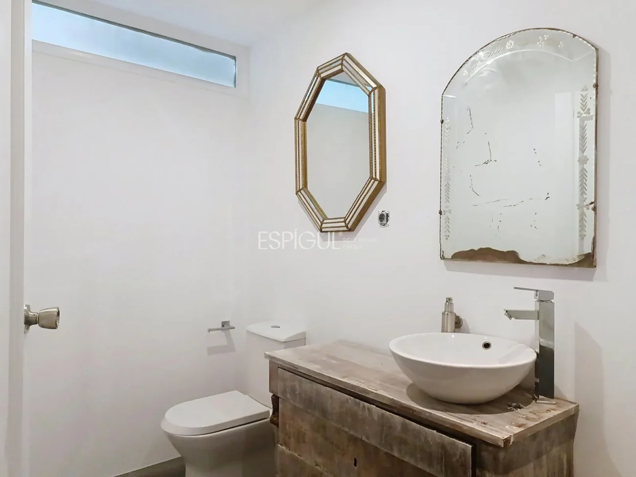 Casa adosada en alquiler en Alella con terraza, vistas al mar y piscina comunitaria