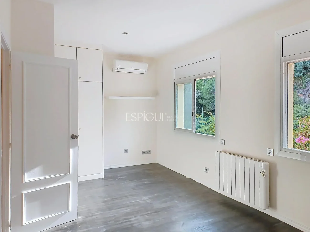 Casa adosada en alquiler en Alella con terraza, vistas al mar y piscina comunitaria