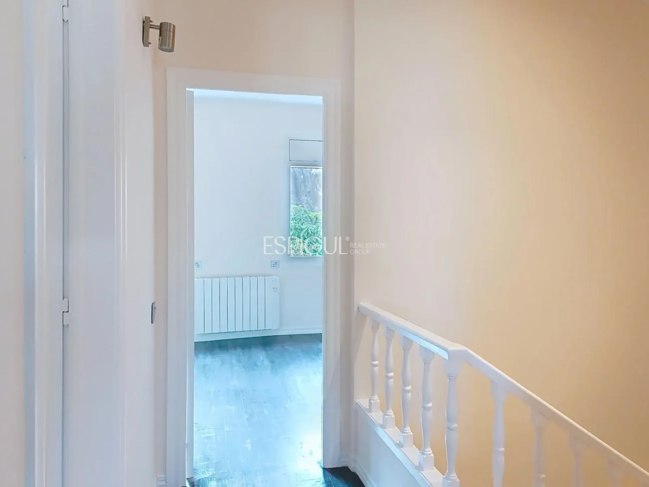 Casa adosada en alquiler en Alella con terraza, vistas al mar y piscina comunitaria