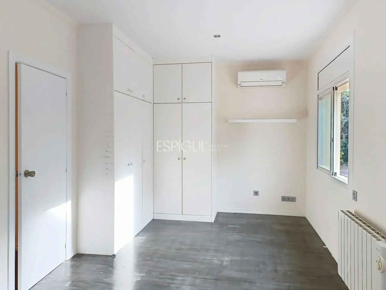 Casa adosada en alquiler en Alella con terraza, vistas al mar y piscina comunitaria