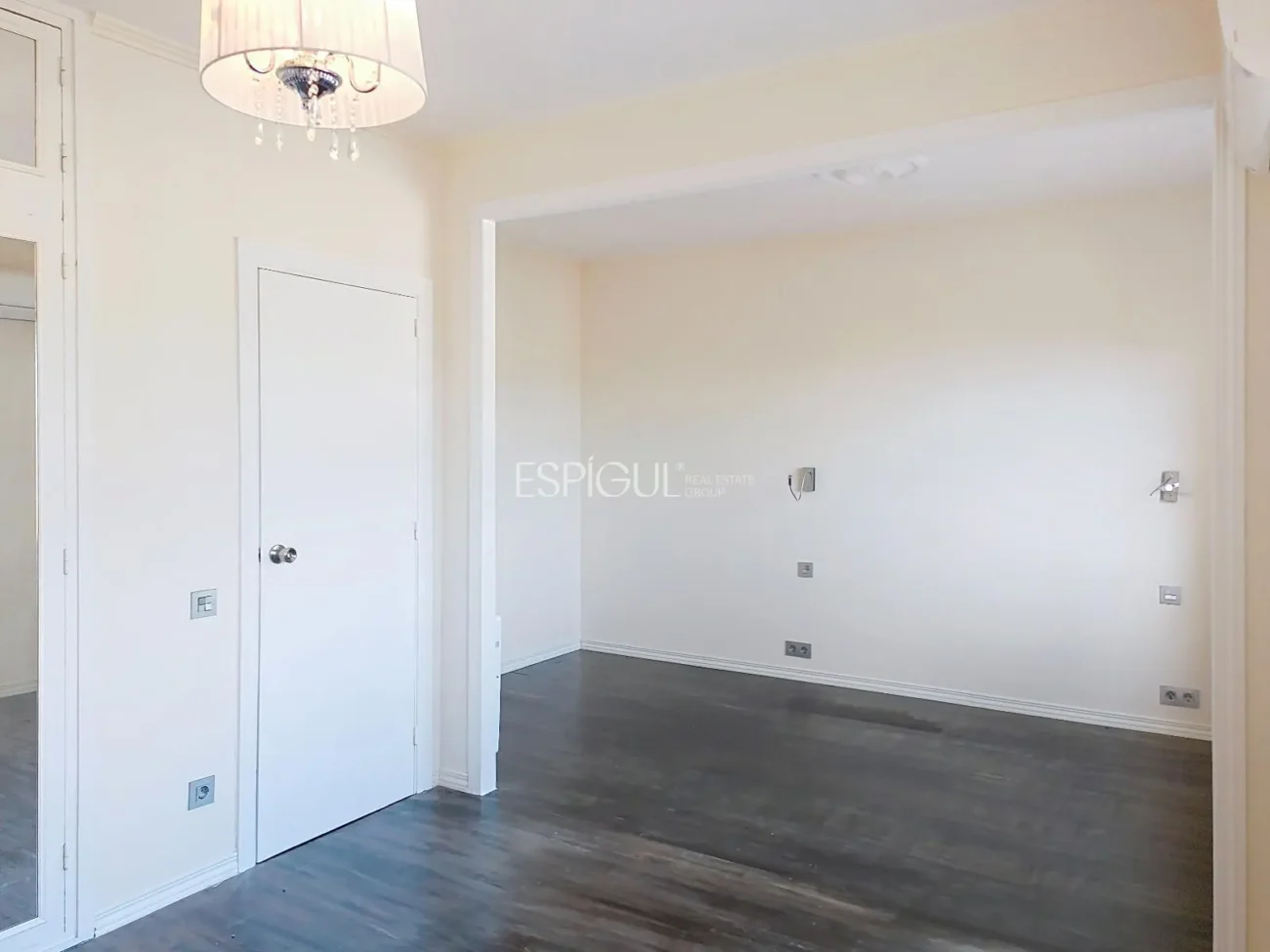 Casa adosada en alquiler en Alella con terraza, vistas al mar y piscina comunitaria