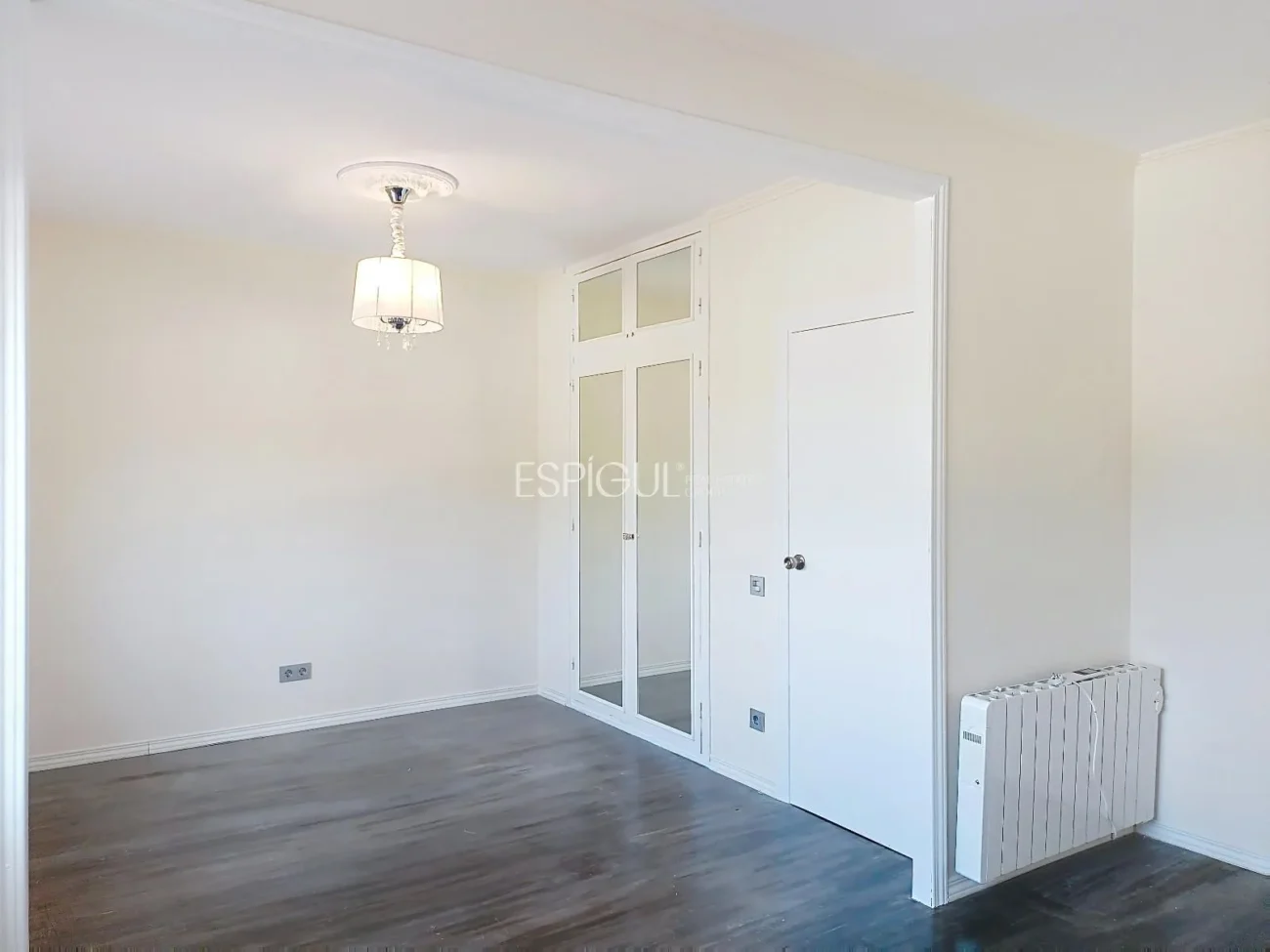 Casa adosada en alquiler en Alella con terraza, vistas al mar y piscina comunitaria