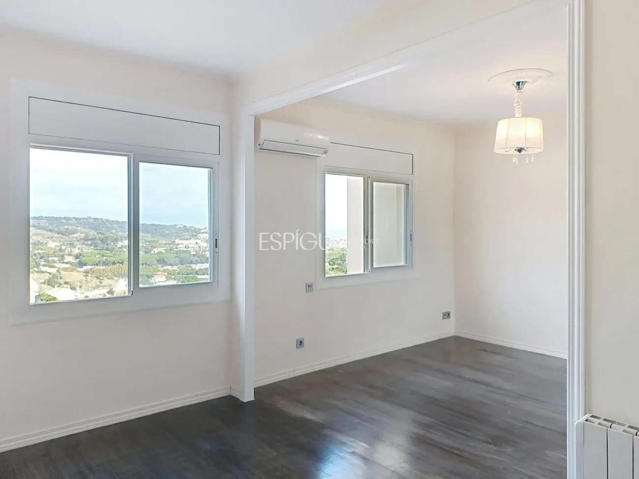 Casa adosada en alquiler en Alella con terraza, vistas al mar y piscina comunitaria