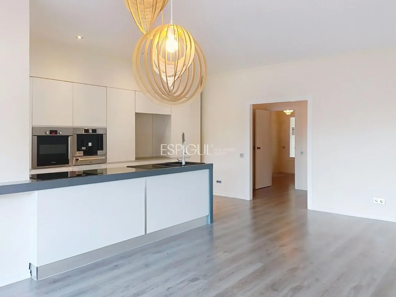 Casa adosada en alquiler en Alella con terraza, vistas al mar y piscina comunitaria