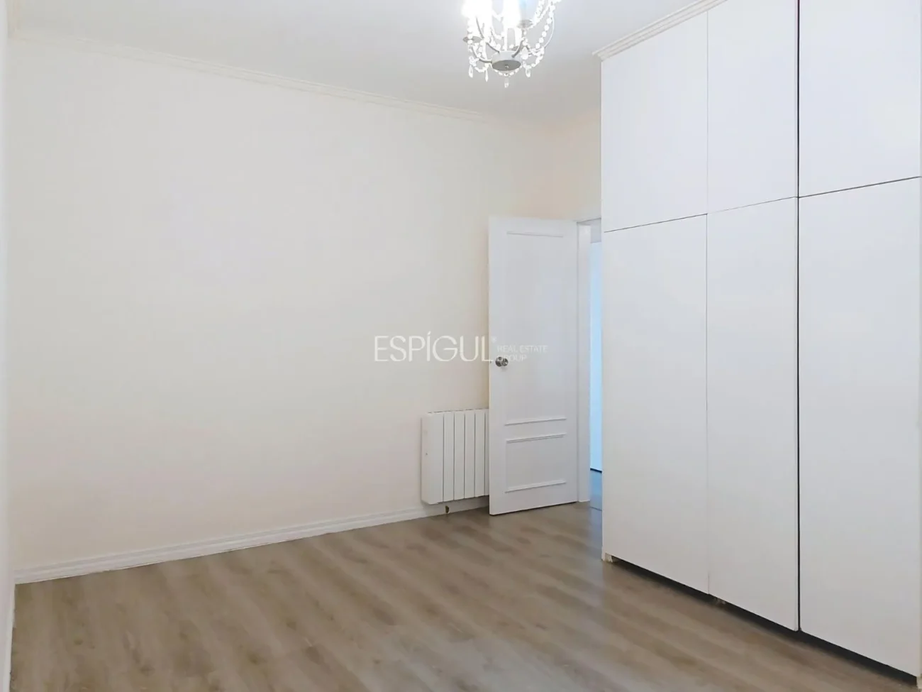 Casa adosada en alquiler en Alella con terraza, vistas al mar y piscina comunitaria