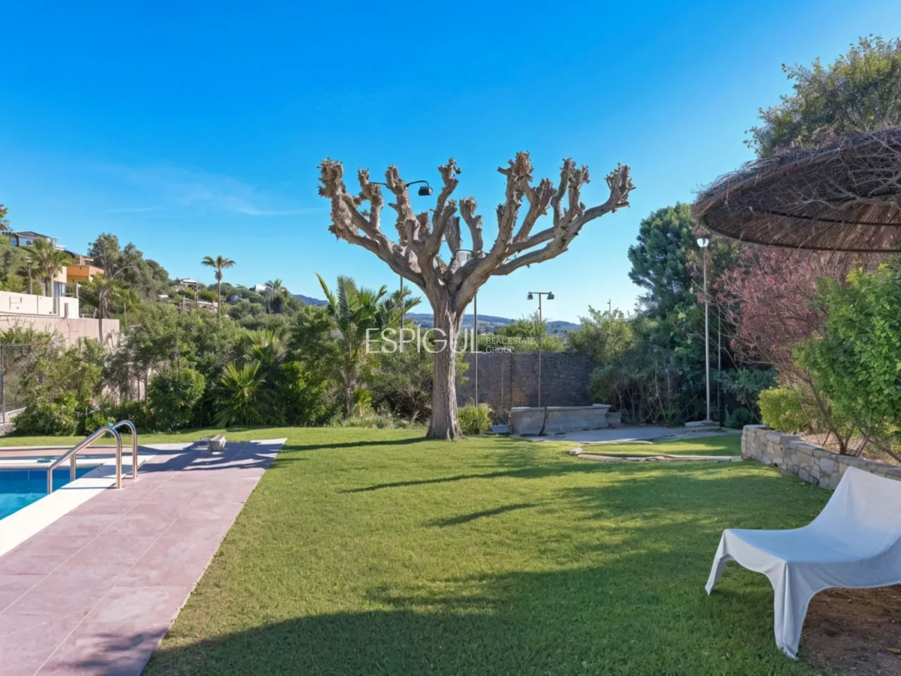 Casa adosada en alquiler en Alella con terraza, vistas al mar y piscina comunitaria