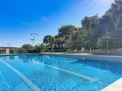 Casa adosada en alquiler en Alella con terraza, vistas al mar y piscina comunitaria