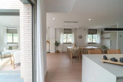 Modern-style House in Alella with Garden, Pool, and Mountain Views