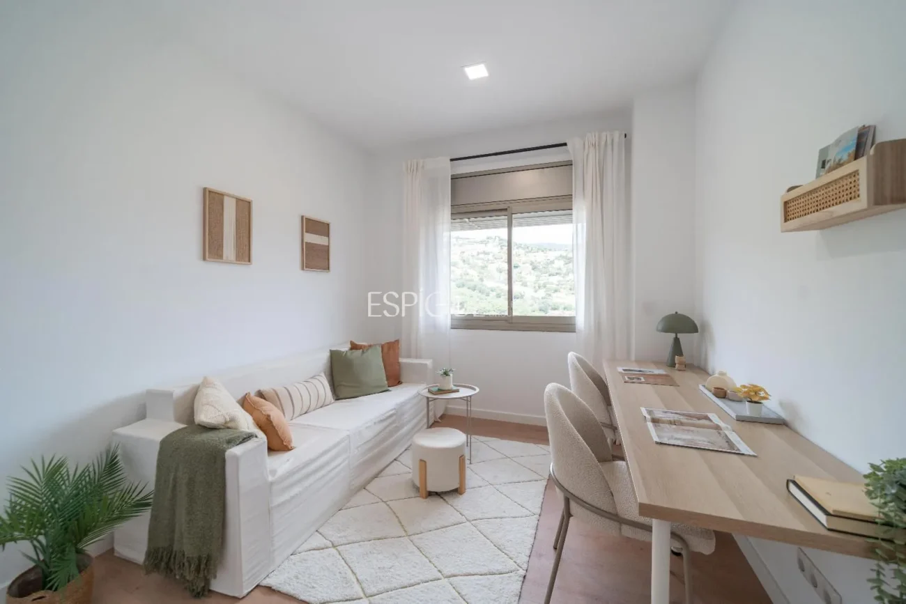 Modern-style House in Alella with Garden, Pool, and Mountain Views