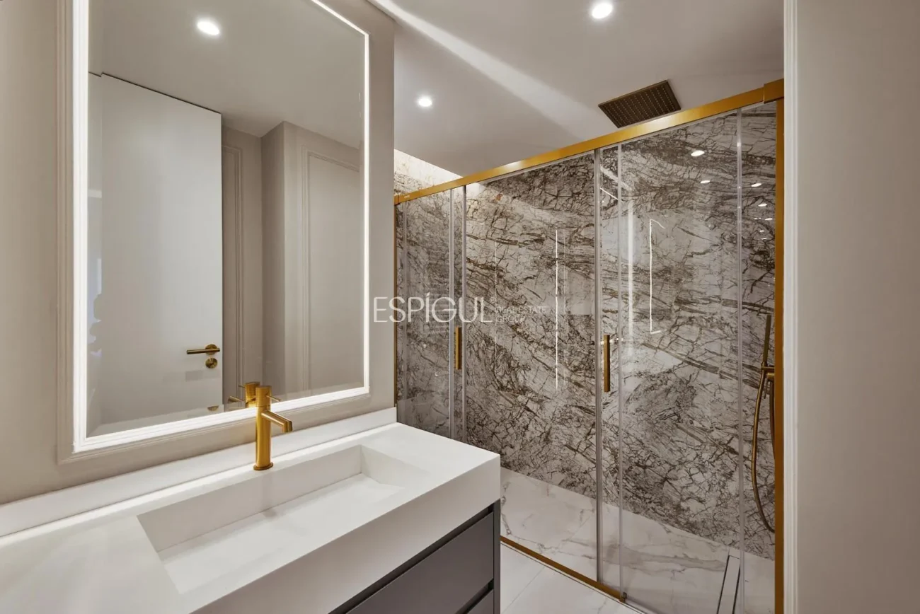 Elegante piso reformado en Calle General Díaz Porlier, Lista