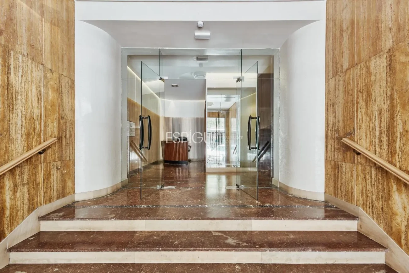 Elegante piso reformado en Calle General Díaz Porlier, Lista