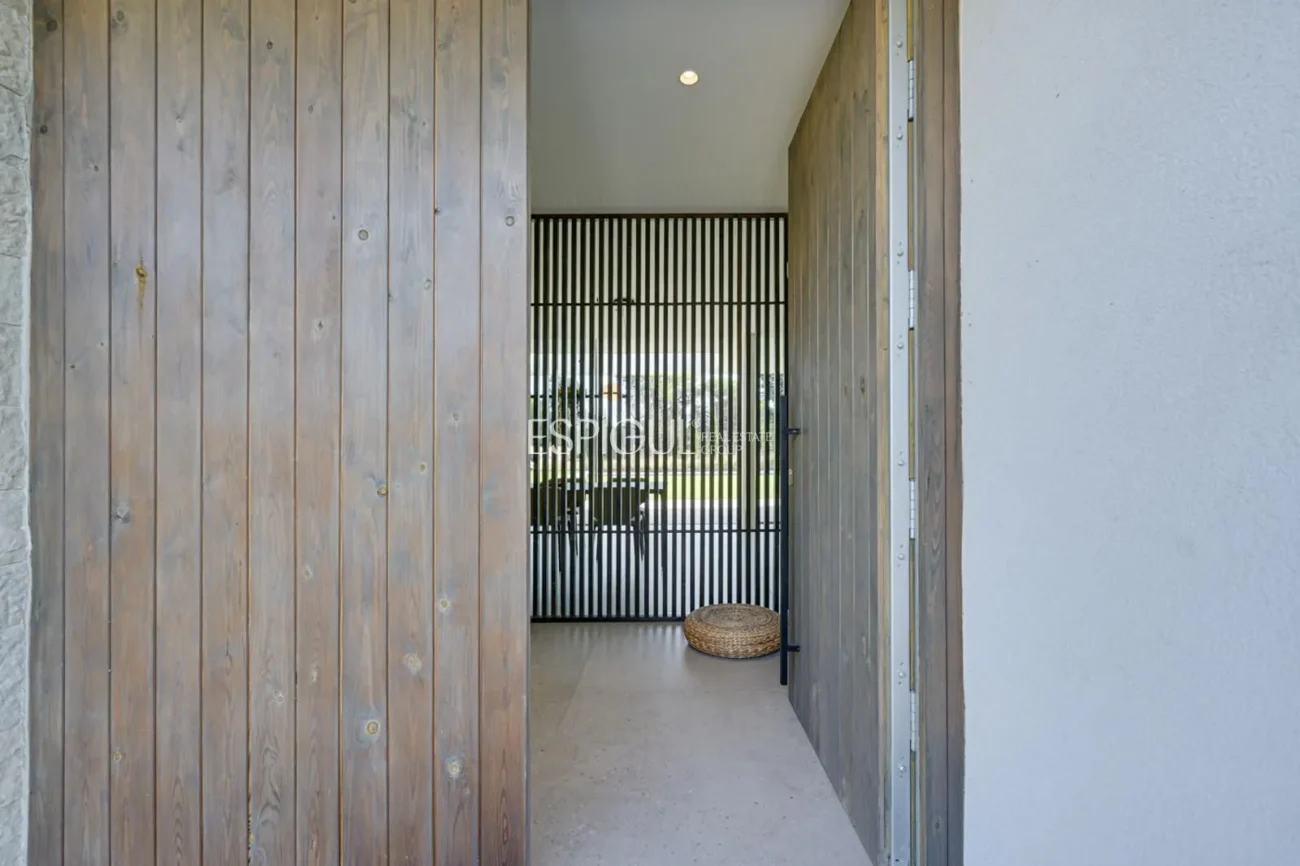 Elegante villa con vistas al campo de golf y a la montaña en una ubicación privilegiada