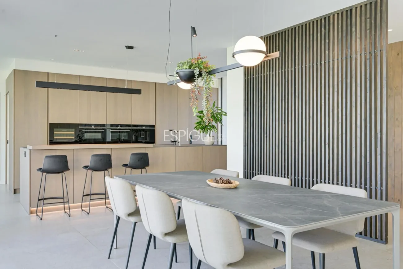 Elegante villa con vistas al campo de golf y a la montaña en una ubicación privilegiada