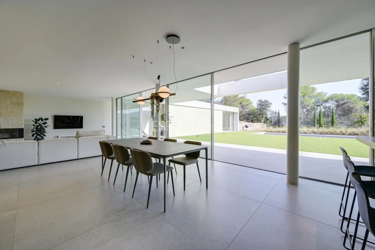 Elegante villa con vistas al campo de golf y a la montaña en una ubicación privilegiada