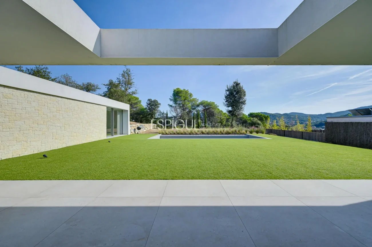 Elegante villa con vistas al campo de golf y a la montaña en una ubicación privilegiada