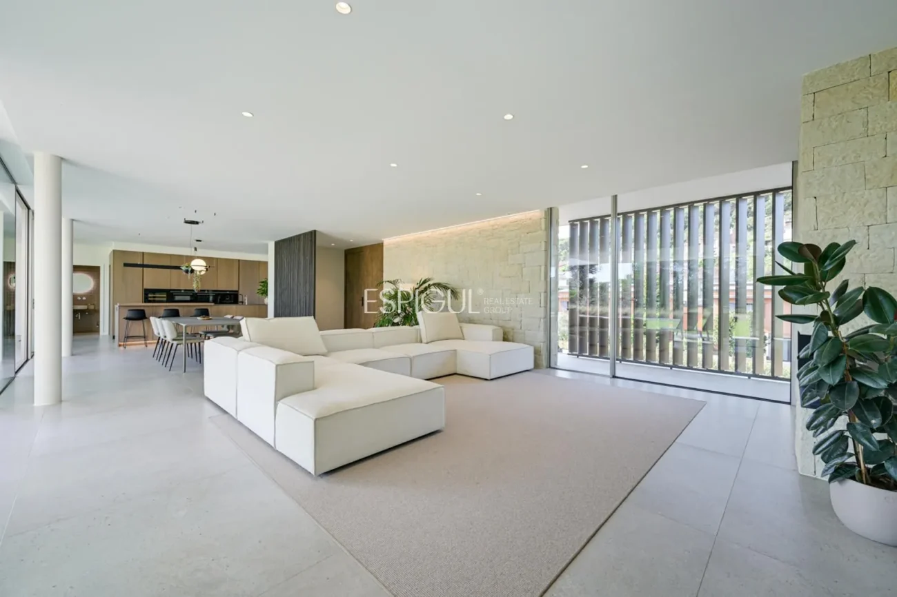 Elegante villa con vistas al campo de golf y a la montaña en una ubicación privilegiada