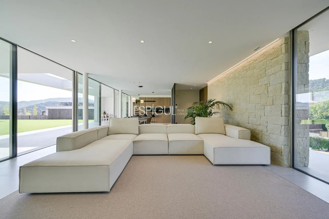 Elegante villa con vistas al campo de golf y a la montaña en una ubicación privilegiada