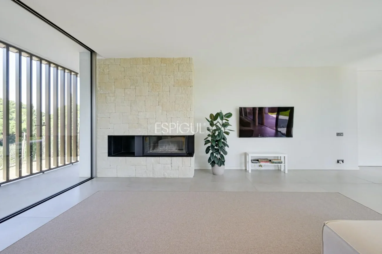 Elegante villa con vistas al campo de golf y a la montaña en una ubicación privilegiada