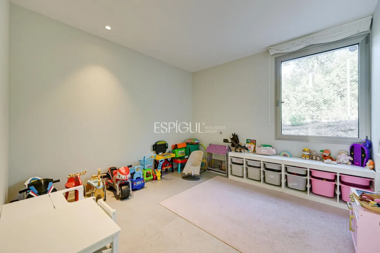 Elegante villa con vistas al campo de golf y a la montaña en una ubicación privilegiada