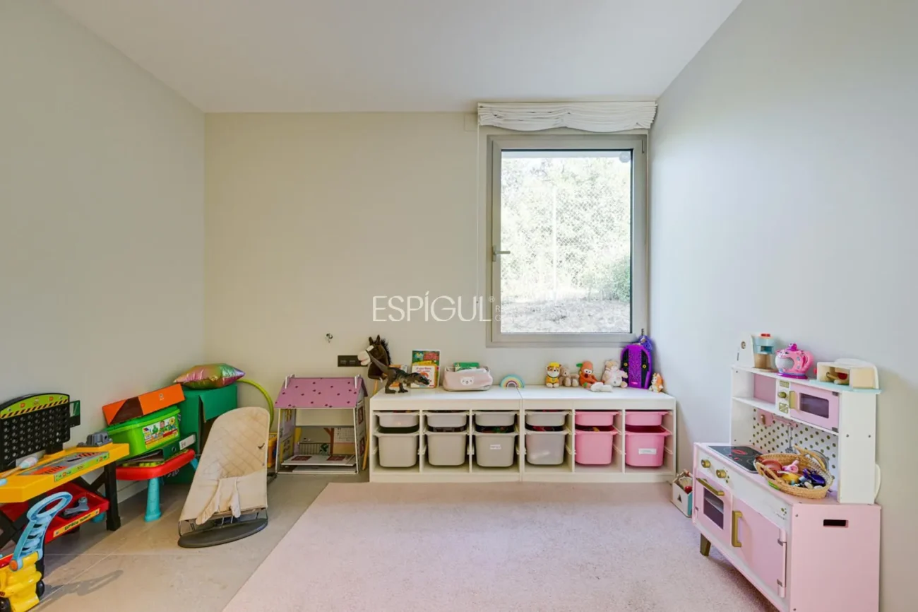 Elegante villa con vistas al campo de golf y a la montaña en una ubicación privilegiada