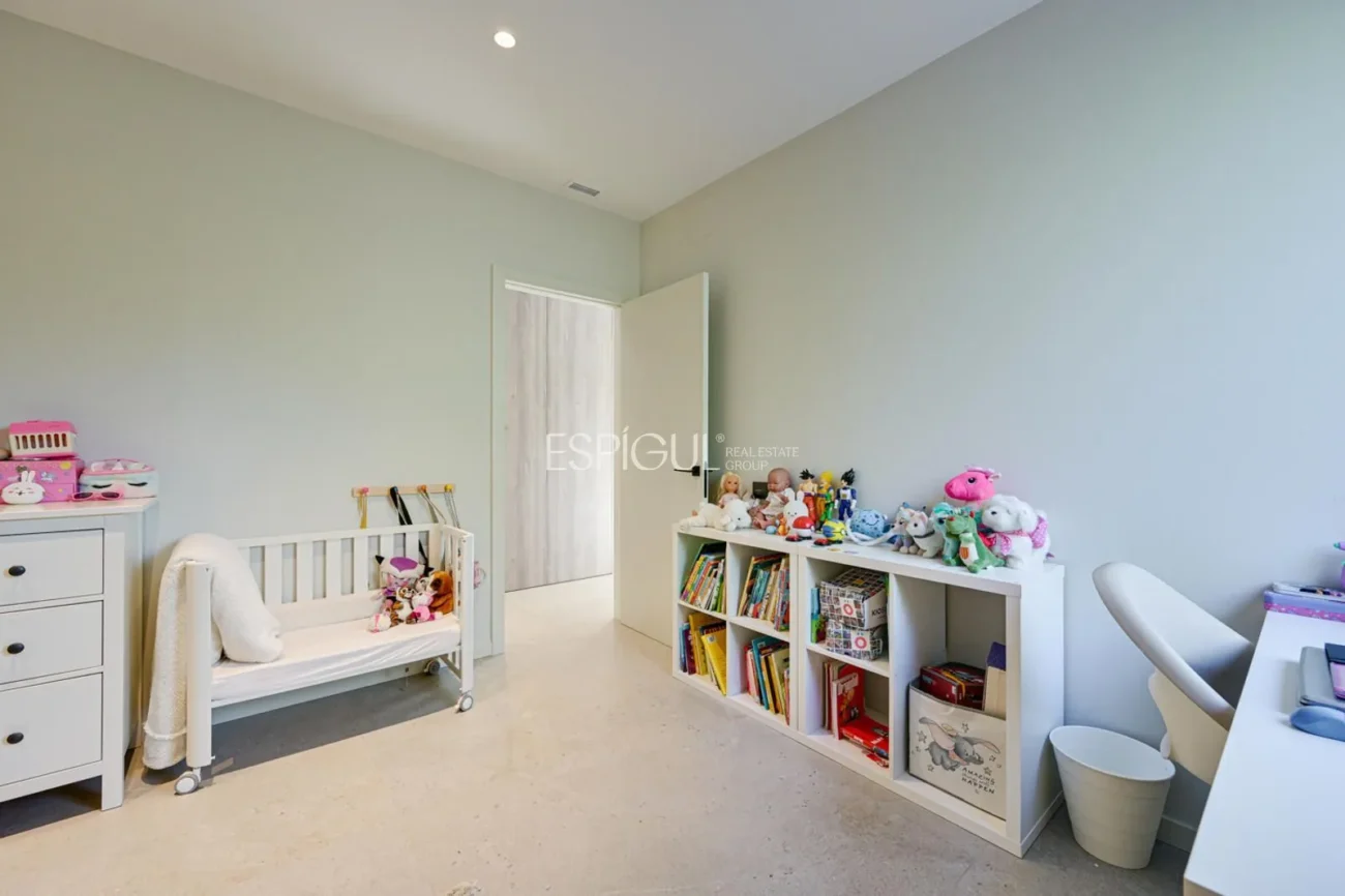 Elegante villa con vistas al campo de golf y a la montaña en una ubicación privilegiada