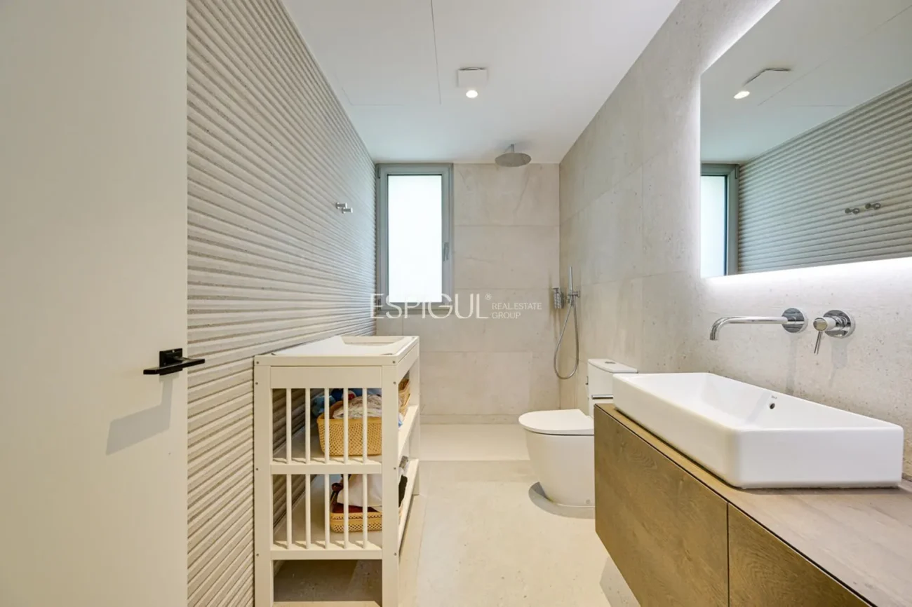 Elegante villa con vistas al campo de golf y a la montaña en una ubicación privilegiada