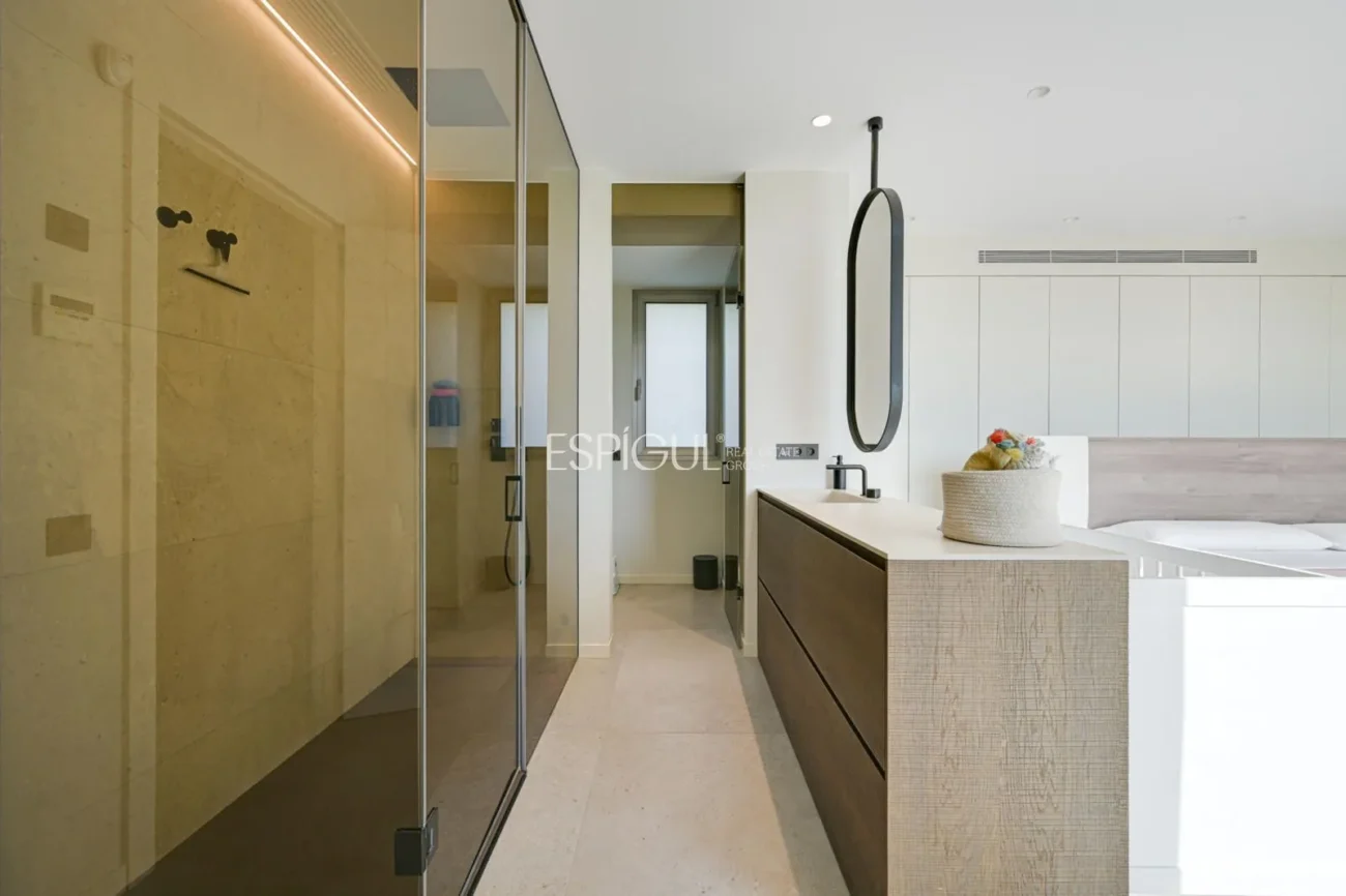 Elegante villa con vistas al campo de golf y a la montaña en una ubicación privilegiada