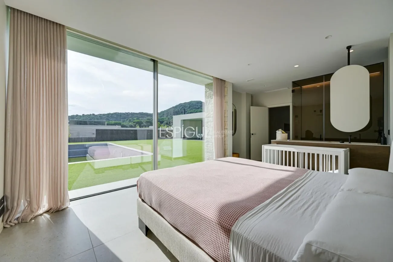 Elegante villa con vistas al campo de golf y a la montaña en una ubicación privilegiada