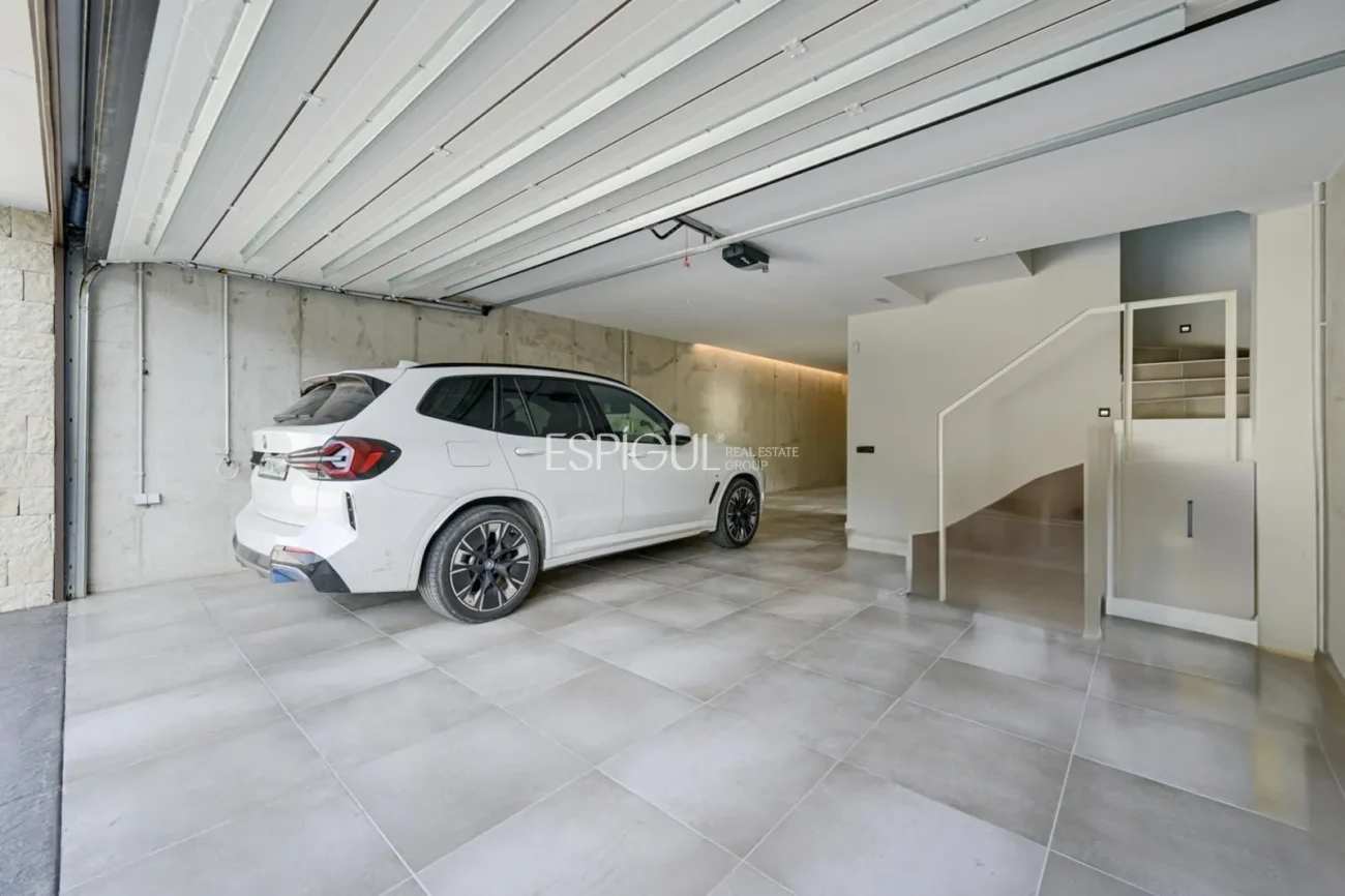 Elegante villa con vistas al campo de golf y a la montaña en una ubicación privilegiada