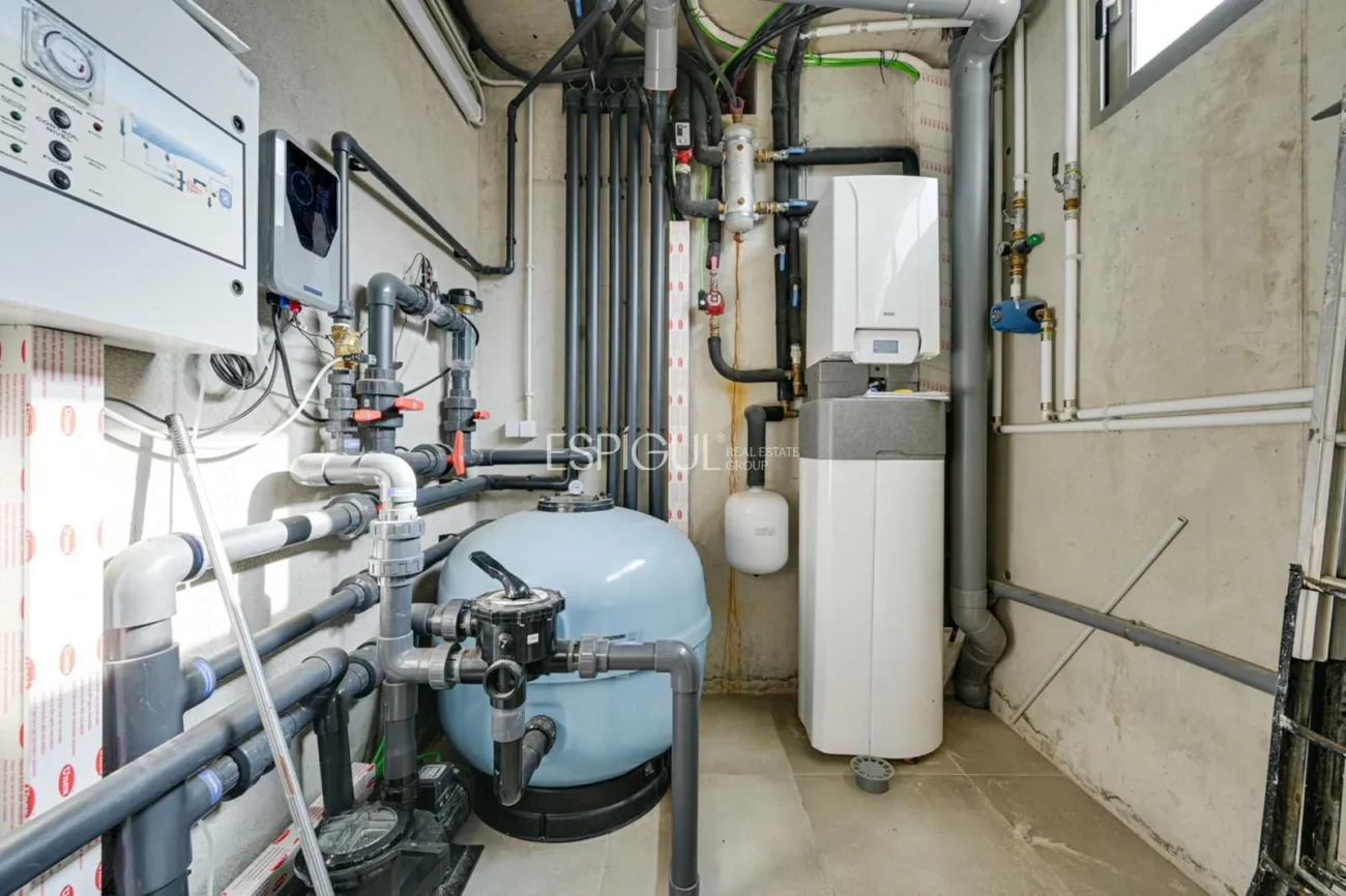 Elegante villa con vistas al campo de golf y a la montaña en una ubicación privilegiada