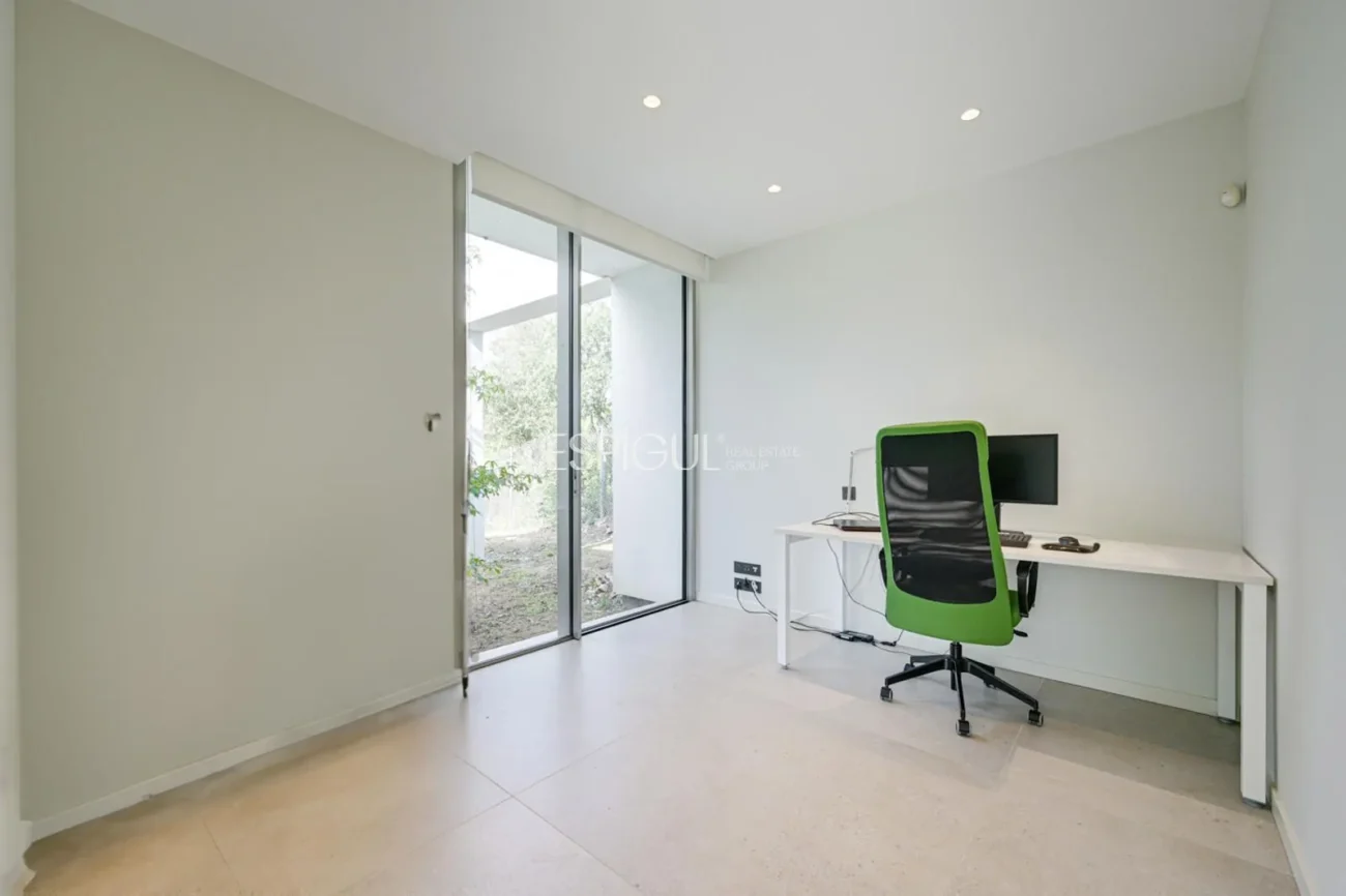 Elegante villa con vistas al campo de golf y a la montaña en una ubicación privilegiada