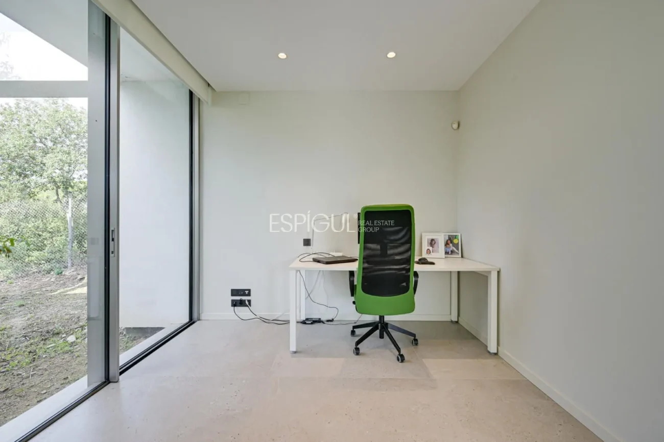 Elegante villa con vistas al campo de golf y a la montaña en una ubicación privilegiada