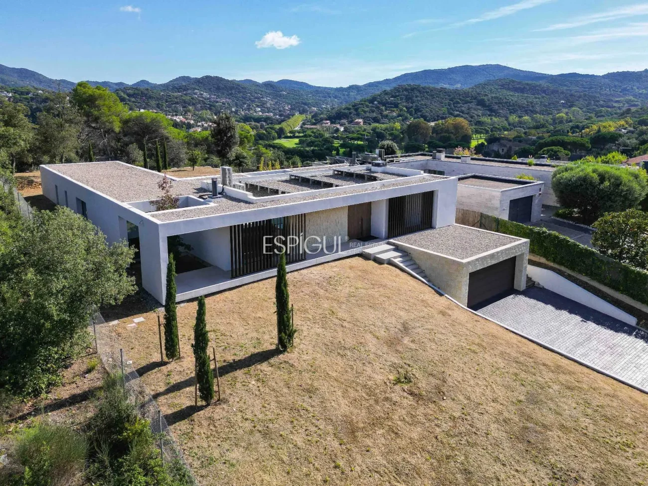 Elegante villa con vistas al campo de golf y a la montaña en una ubicación privilegiada
