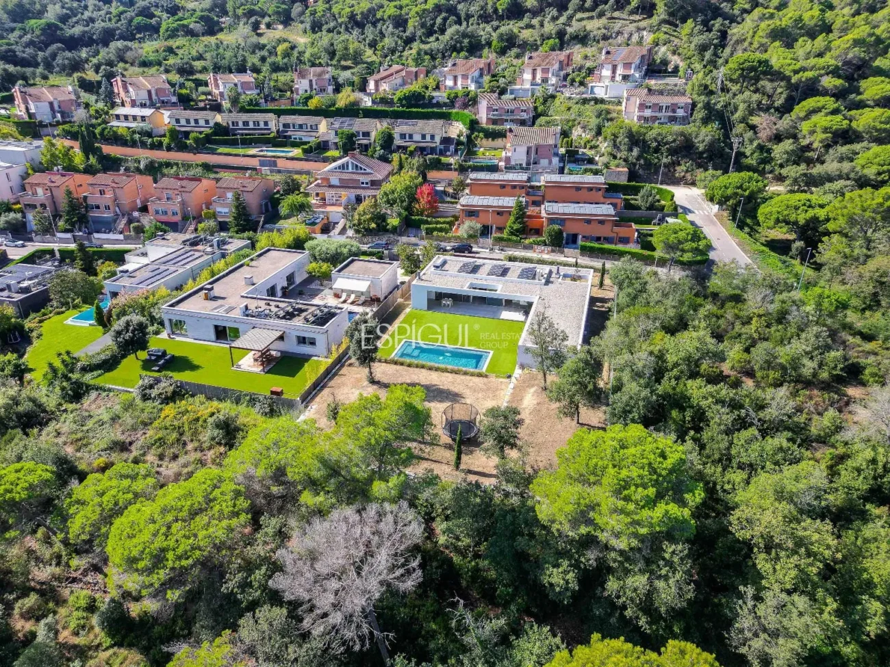Elegante villa con vistas al campo de golf y a la montaña en una ubicación privilegiada